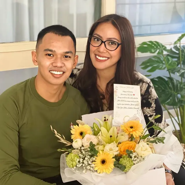 Sudah Dikaruniai Anak Pertama, Ini 6 Potret Bahagia Nadhila Maharani dan Suami