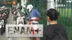 Aksi nekat Alfini menghadang pengendara motor di kawasan jalan Jendral Sudirman, di karenakan  rasa prihatin jalur yang biasa di gunakan pejalan kaki digunakan  pengendara motor.