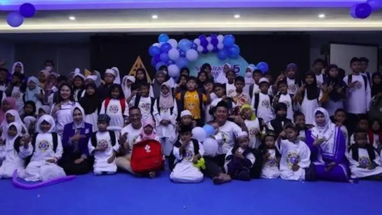 Dewan Pimpinan Wilayah Partai Amanat Nasional Jawa Timur (DPW PAN Jatim) Menggelar santunan anak yatim di Surabaya.