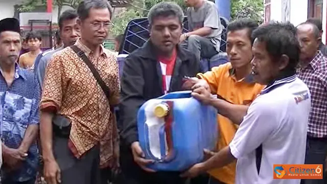 Pembagian Bibit Ikan di Paguyangan dan Bumiayu