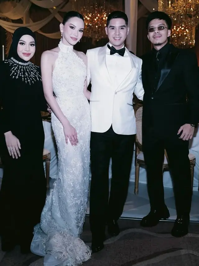 Couple Artis Elegan Hadir di Resepsi Pernikahan Al Ghazali dan Alyssa Daguise.