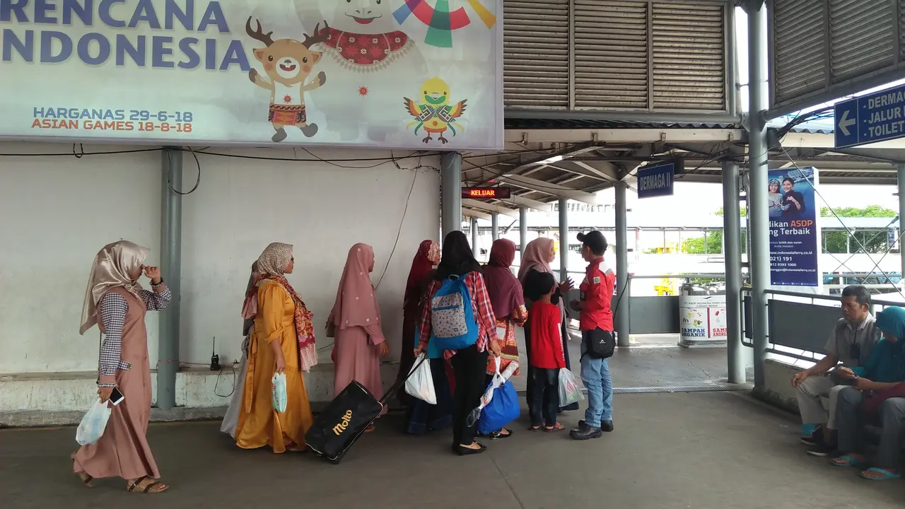 Pemudik arus balik berdatangan ke Pelabuhan Merak