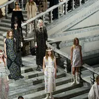 Max Mara merasa seperti di rumah sendiri di Skandinavia, dengan kota metropolitannya yang trendi dan aksesibilitas desain Nordik. Pemandangan alam yang epik, cerita rakyat, dan sihir misterius menawarkan dimensi baru bagi Max Mara. Foto: Document/Max Mara.