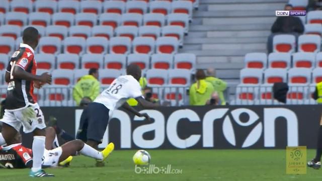 Berita video Mario Balotelli kesal setelah mengantarkan timnya, Nice, meraih kemenangan atas Dijon. This video presented by BallBall.