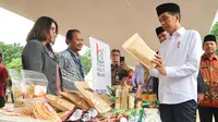 Presiden Joko Widodo (Jokowi) menjumpai 500 nasabah Mekaar binaan PT Permodalan Nasional Madani (Persero) di Alun-alun Kota Bekasi. Dok Kementerian BUMN
