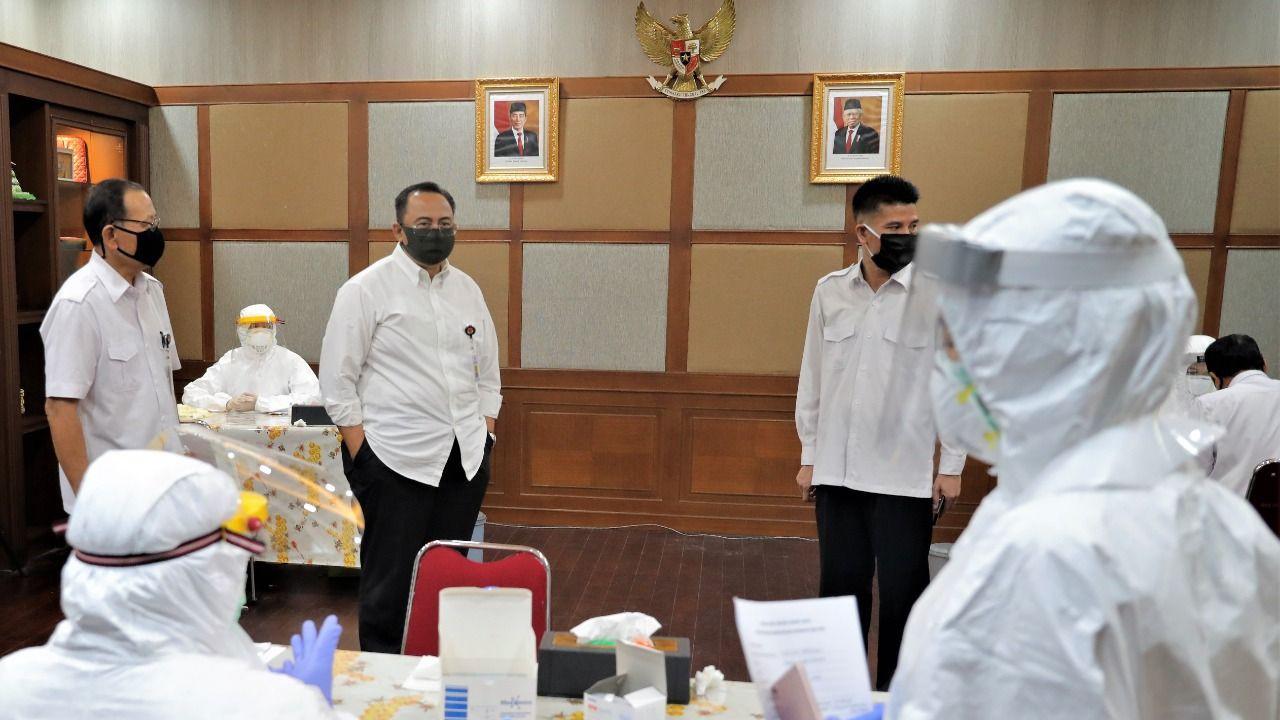 Kementerian Koperasi dan UKM melakukan Rapid Test bagi seluruh Aparatur Sipil Negara (ASN) di lingkungan Kementerian. (Dok Kemenkop dan UKM)