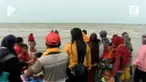 Mendadak daerah Tanjung Pakis ramai didatangi ratusan warga ramai dari karawang serta luar daerah lainnya, hanya untuk melihat lokasi jatuhnya pesawat.