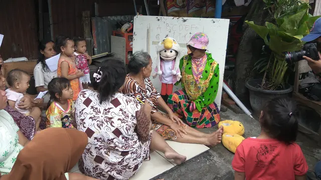 Badut Entaskan Buta Huruf