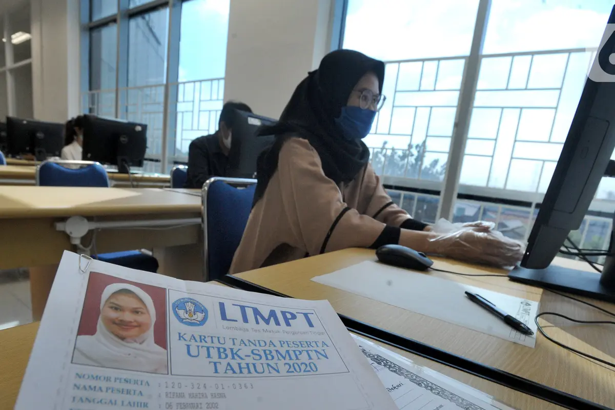 FOTO: Ujian Tulis Berbasis Komputer di Tengah Pandemi COVID-19