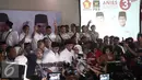 Suasana saat Calon gubernur dan wakil gubernur DKI, Anies Baswedan dan Sandiaga Uno saat memberikan keterangan kepada awak media di DPP Gerindra, Jakarta, Rabu (15/2). (Liputan6.com/Faizal Fanani)