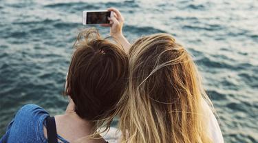 Begini Caranya Tetap Bisa Selfie Meski Memori Smartphone Penuh