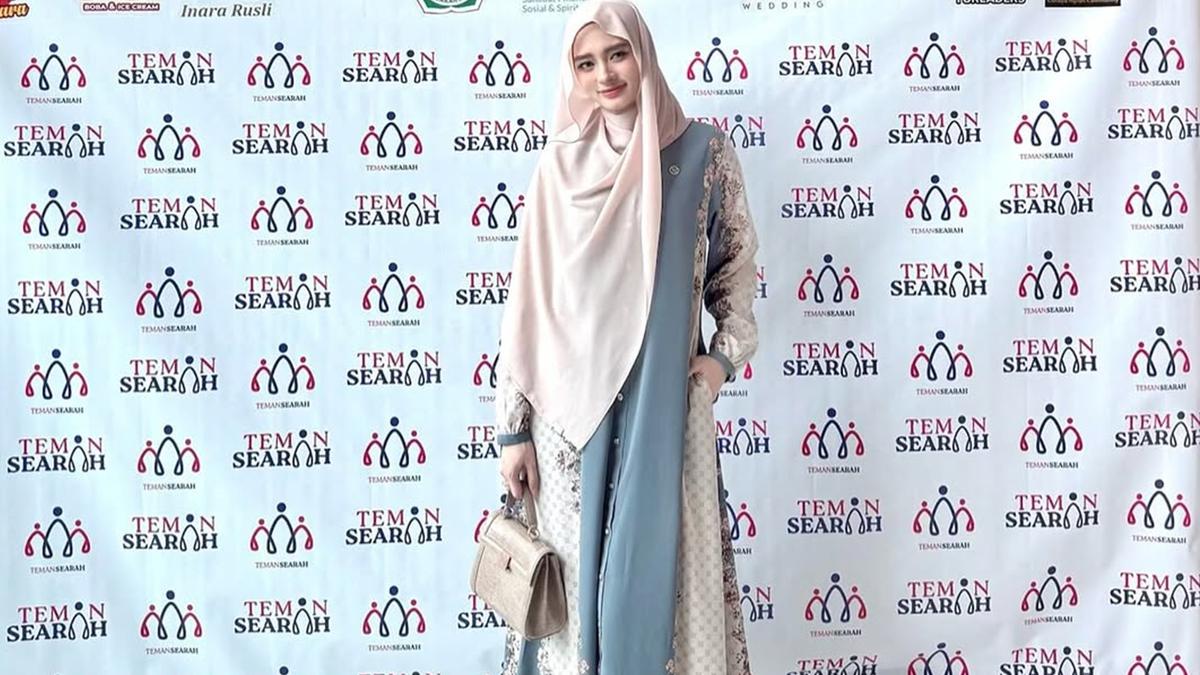 6 Model Gamis Simpel Inara Rusli, Anggun dan Modis untuk Tampilan Kekinian
