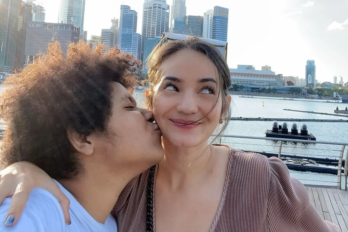 Potret Kebersamaan Enzy Storia dan Casey Paquita, Adik Kakak Kompak