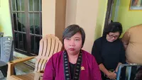 Ketua Komnas HAM RI, Anis Hidayah menyambangi rumah dokter icha. (Liputan6.com/Ola Keda)