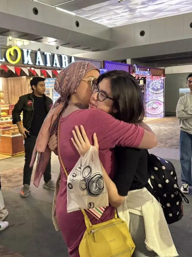 7 Momen Ariyo Wahab Lepas Putrinya untuk Kuliah di Korea Selatan Ini Penuh Haru