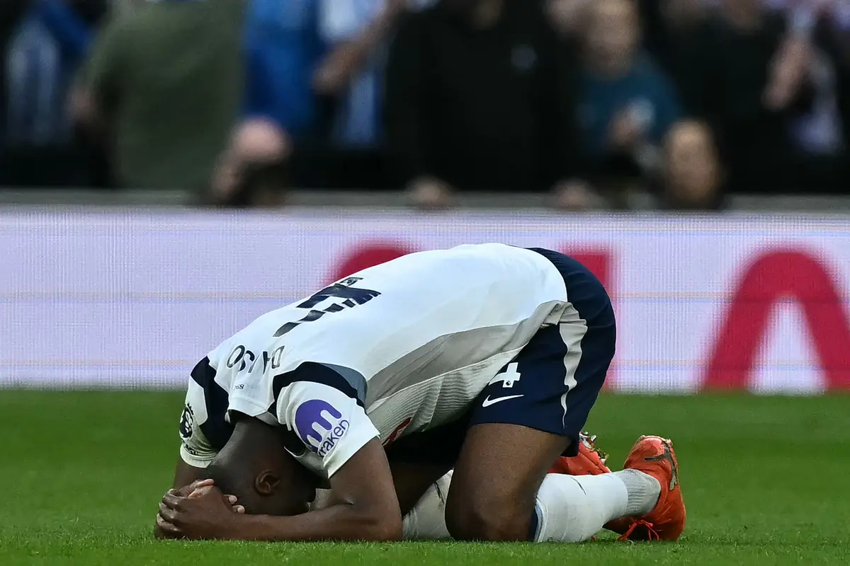 Bek Tottenham Hotspur Kevin Danso