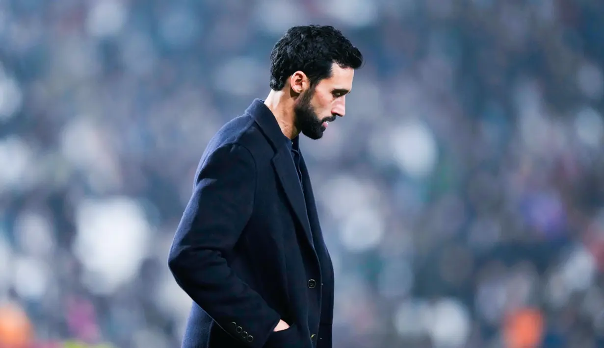 Laga yang berlangsung di Estadio Carlos Belmonte, Kamis (15/1/2026) dini hari WIB, juga menandai era baru di kubu Madrid. Untuk pertama kalinya, El Real tampil di bawah arahan Alvaro Arbeloa yang ditunjuk sebagai pelatih baru menggantikan Xabi Alonso. (AP Photo/Jose Breton)
