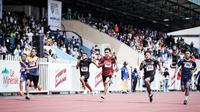 Persaingan sengit para finalis nomor lari estafet 4x100 meter putra Energen Champion SAC Indonesia 2022 - Jakarta &amp; Banten Qualifiers di Stadion Atletik Rawamangun, Minggu (20/11/2022).