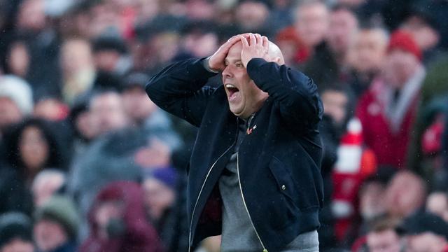 Foto: Ragam Ekspresi Arne Slot Setelah Anak Asuhnya Dipecundangi PSG, Liverpool Angkat Koper dari Liga Champions