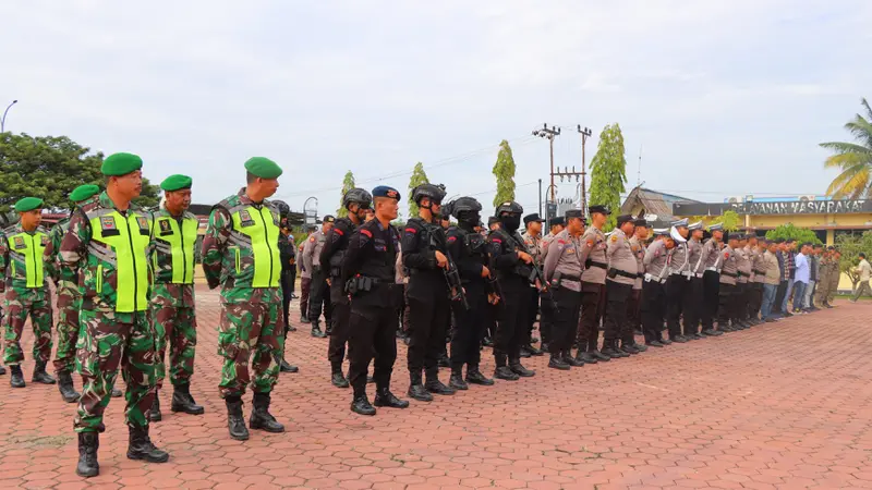 TNI dan Brimob serta aparat pemerintah daerah disiagakan mengawal rangkaian Pelantikan Presiden 2024 di Rokan Hilir.