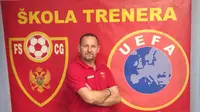 Eks-pelatih PBR Dejan Antonic tengah bersiap untuk ujian lanjutan dalam meraih lisensi pelatih profesional dari EUFA. (Liputan6.com/Istimewa)