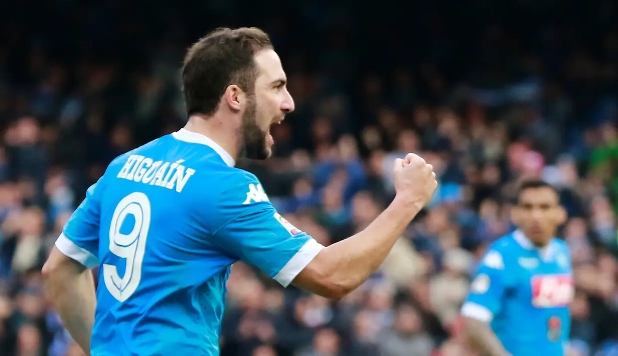 Ekspresi pemain Napoli, Gonzalo Higuain, setelah mencetak gol pertama Napoli ke gawang Empoli pada lanjutan Serie A Italia di Stadion San Paolo, Minggu (31/1/2016) malam WIB. (AFP/Carlo Hermann)