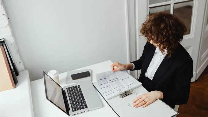 Bekerja di Bawah Tekanan? 4 Zodiak Ini Justru Paling Produktif Saat Dikejar Deadline!