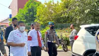Tak Diizinkan Masuk saat Rekonstruksi Kejadian, Pengacara Brigadir J, Kamaruddin Simanjuntak dan Johnson Panjaitan Pilih Pulang. (Liputan6/Achmad Hafidz)