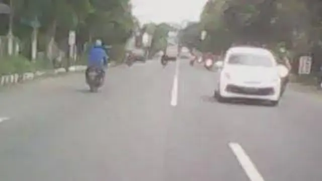 5. Jalan Tampak Lebar dan Sempit