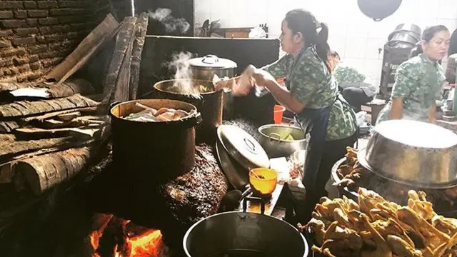 Ayam Goreng Mbah Cemplung