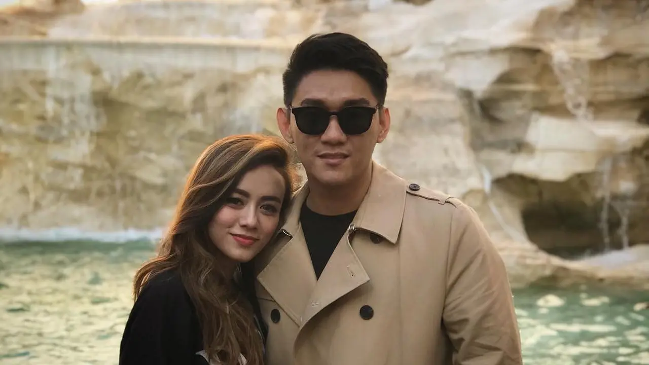 [Fimela] Ifan Seventeen dan Istri