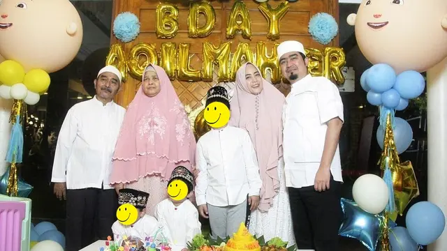 Ibunda Meninggal Dunia, Ini 6 Momen Kenangan Ustaz Solmed Bersama Mendiang