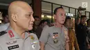 Kapolda Metro Jaya Irjen M Iriawan menyambangi Rumah Sakit Polri, Jakarta Timur, Kamis (25/5). Kedatangan Kapolda untuk menjenguk empat polisi yang menjadi korban bom Kampung Melayu. (Liputan6.com/Helmi Afandi)