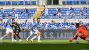 Striker Inter Milan, Lautaro Martinez, mencetak gol ke gawang Lazio pada laga Liga Italia di Stadion Olimpico, Roma, Minggu (4/10/2020). Kedua tim bermain imbang 1-1. (Fabrizio Corradetti/LaPresse via AP)
