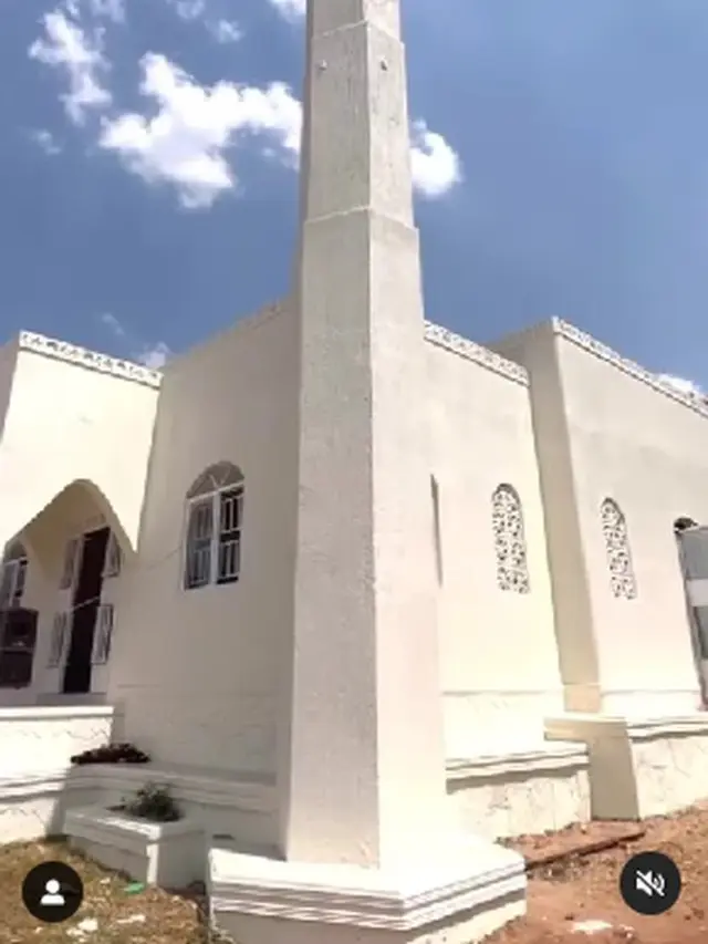 6 Potret Masjid Ivan Gunawan di Afrika, Pembangunan Ditaksir Rp 1,5 Miliar