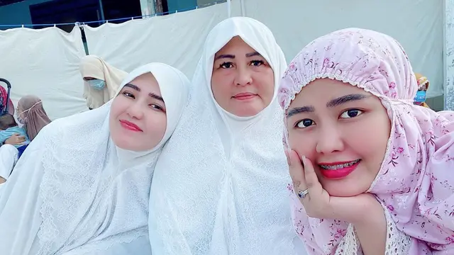 7 Potret Via Vallen saat Pakai Hijab, Banjir Pujian