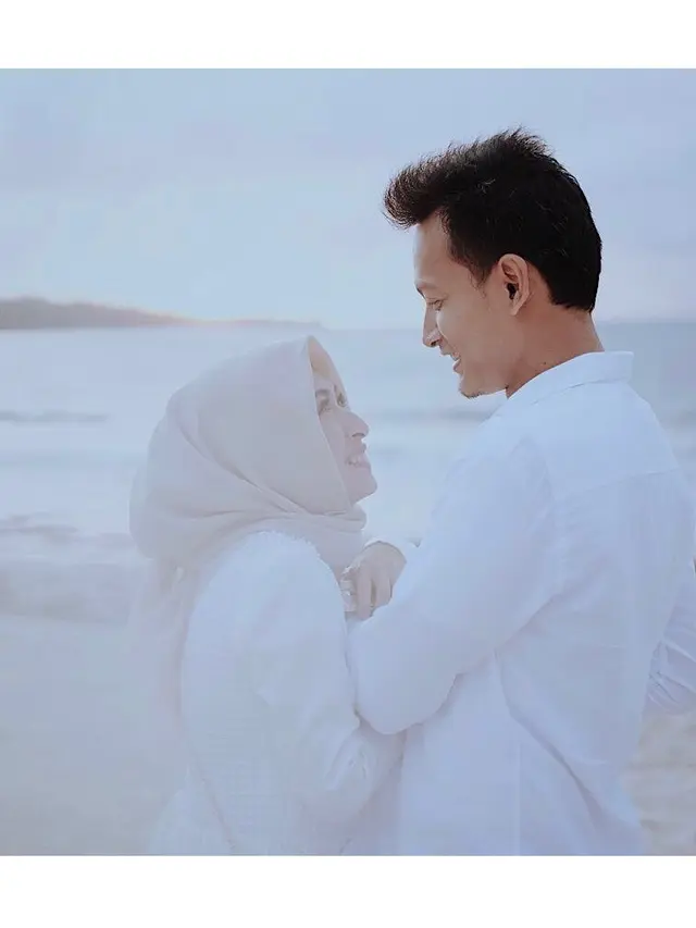 Menikah Tanpa Pacaran, Ini 6 Momen Manis Fedi Nuril dan Istri