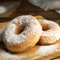 ilustrasi donat gula/copyright by New Africa (Shutterstock)