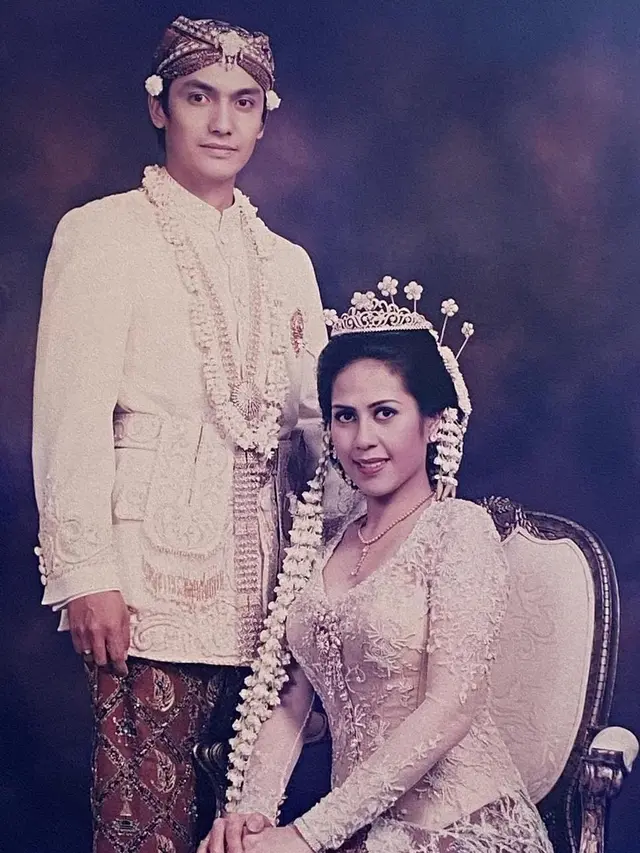 Gunawan Sudrajar mengunggah foto mesra bareng istri dari tahun ke tahun