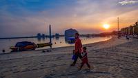 Umat Muslim bersiap melaksanakan Salat Idul Adha 1447 Hijriah di Pantai Lagoon, Ancol, Jakarta,  Rabu (27/5/2026). (merdeka.com/Arie Basuki)
