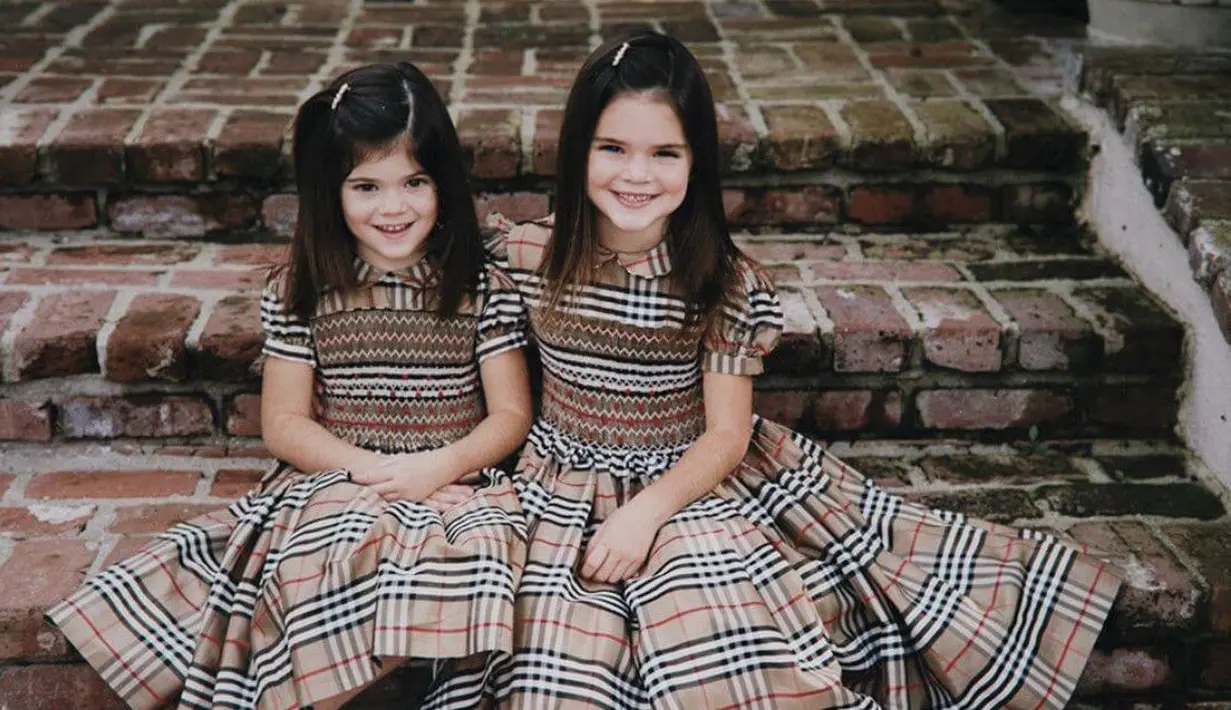 Kendall dan Kylie ternyata memang sudah kompak dan cantik dari kecil ya! (viralitytoday)