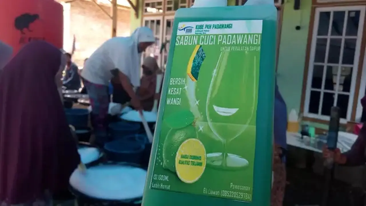 Sabun cuci KUBE Padawangi, Garut, Jawa Barat berhasil memenuhi target pesanan Presiden Jokowi