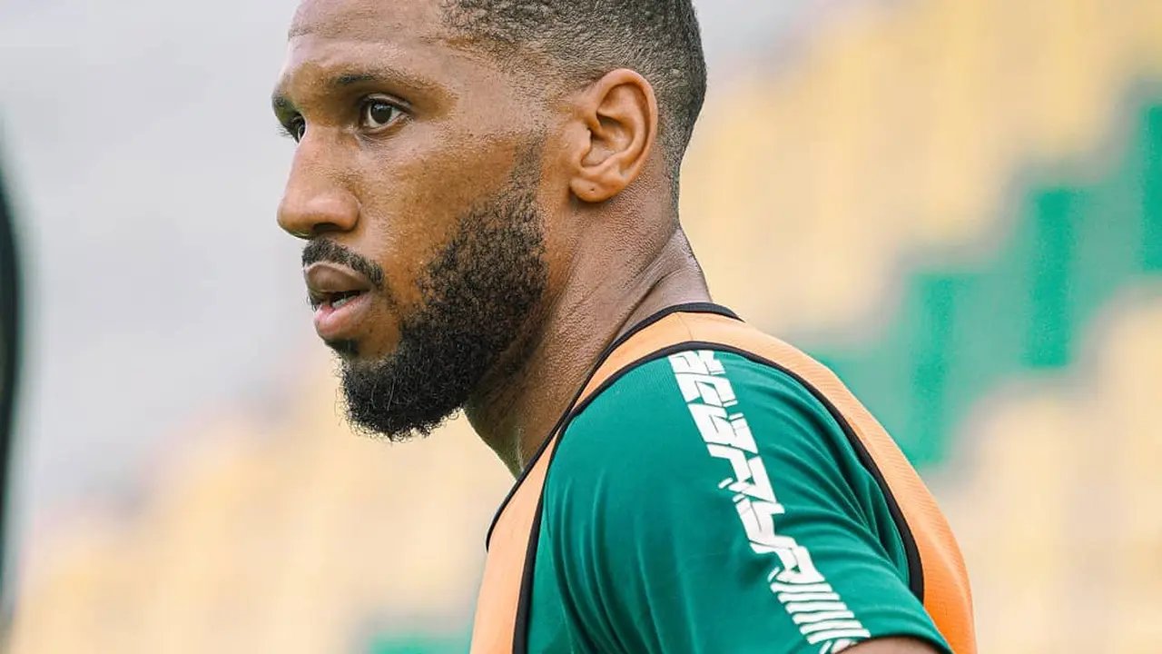 6 Potret Alie Sesay Latihan Bersama Persebaya, Bek Asing Tangguh