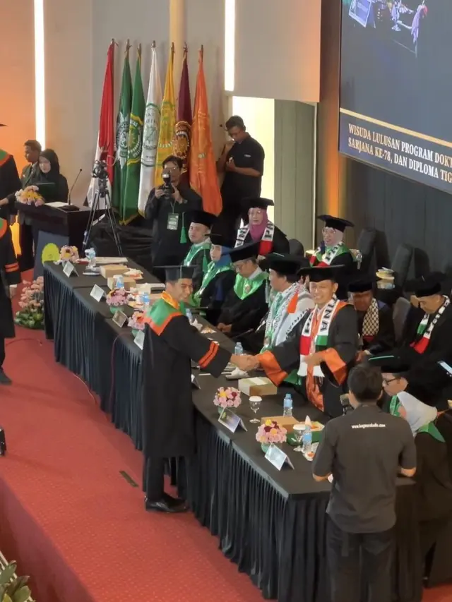 7 Momen Teuku Ryan Jalani Wisuda S2 Tanpa Kehadiran Ria Ricis