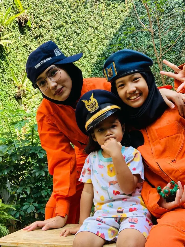 Potret kebersamaan Amalia dan anaknya