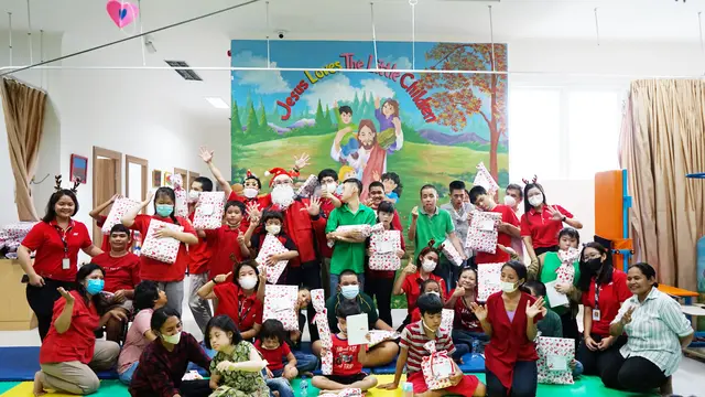 J&T Express Hantarkan Paket Kebahagiaan untuk Anak-anak Penyandang Disabilitas