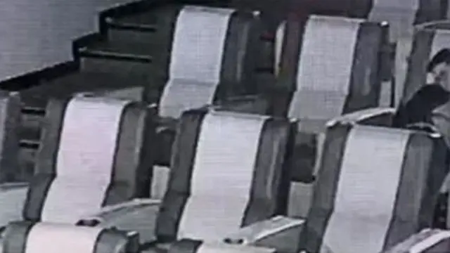pria ketiduran nonton Avengers