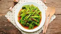 Ilustrasi tumis kangkung ebi/credit: shutterstock.com