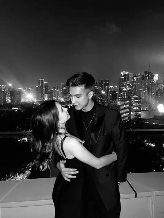 <p>Sejak menjalin asmara, hubungan Sandrinna dengan sang ibu makin renggang. Bahkan kabarnya Sandrinna pergi dari rumah dan memilih untuk tinggal sendiri. [Foto: instagram.com/sandrinna_11]</p>