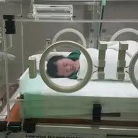 Kebahagiaan tengah dirasakan oleh Nycta Gina dan Rizki Kinos. Pasalnya, pasangan ini baru saja dikaruniai anak kedua. Presenter itu melahirkan pada Selasa (27/3). (Instagram/kinosnoski)